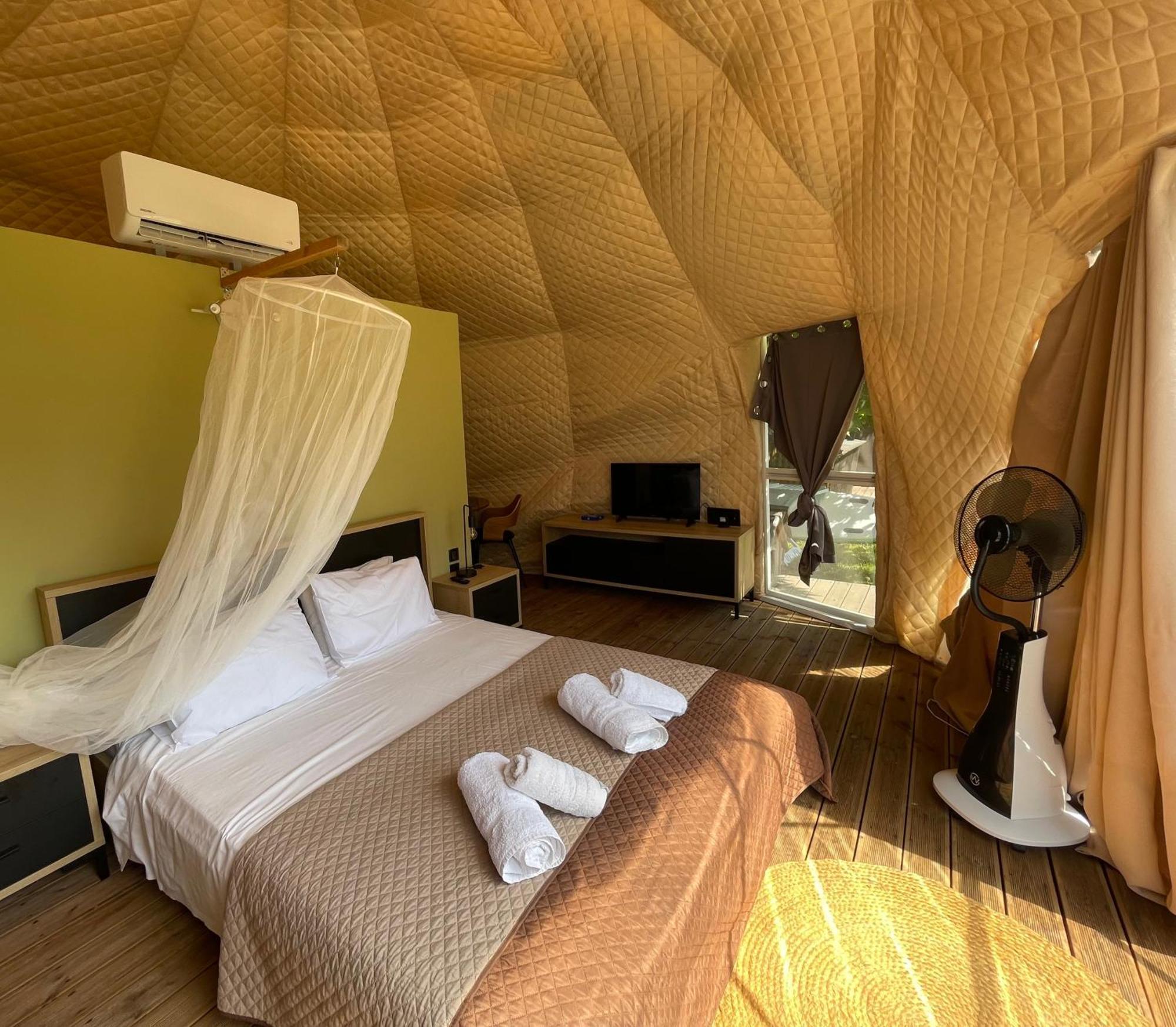 Manna Gea Glamping Domes Hotel Vonitsa Bagian luar foto